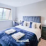 Bright 2 Bedroom Apt With Balcony In City Centre