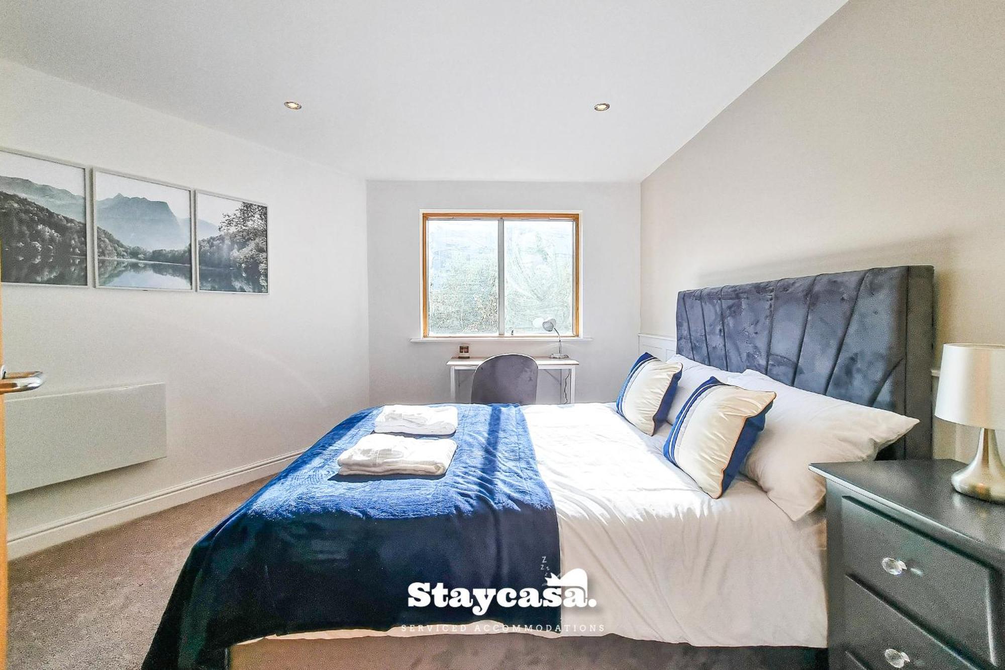 Bright 2 Bedroom With Balcony In Centre